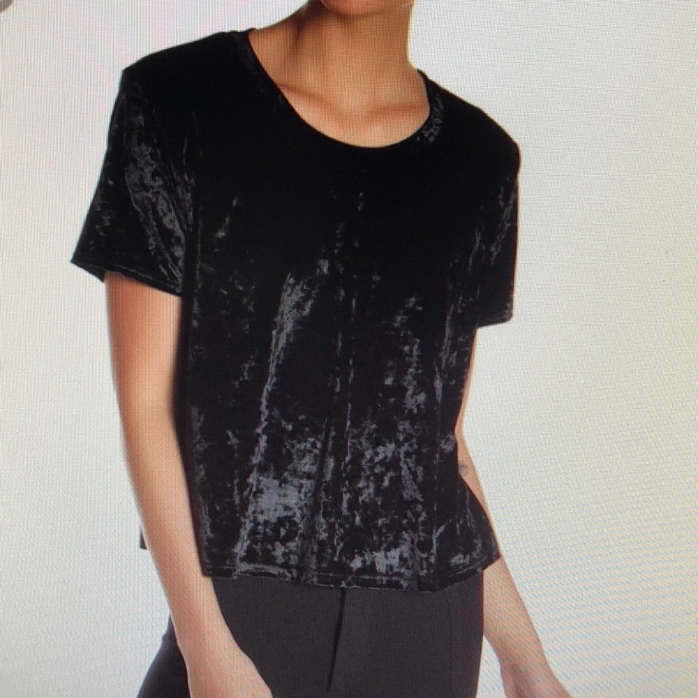 Black Crushed Velvet Tee 🖤